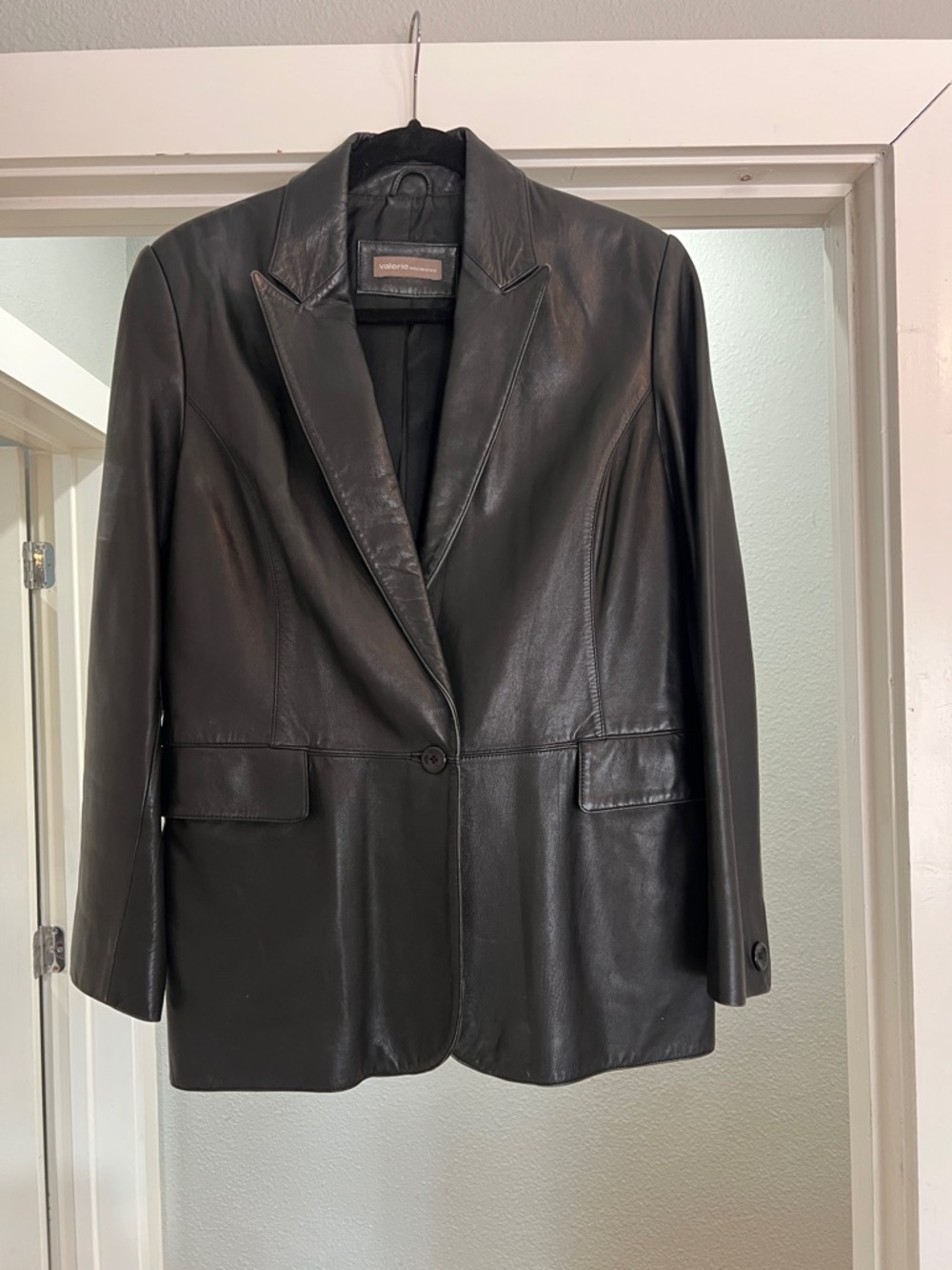 Women's Black Leather Single-Button Blazer Jacket